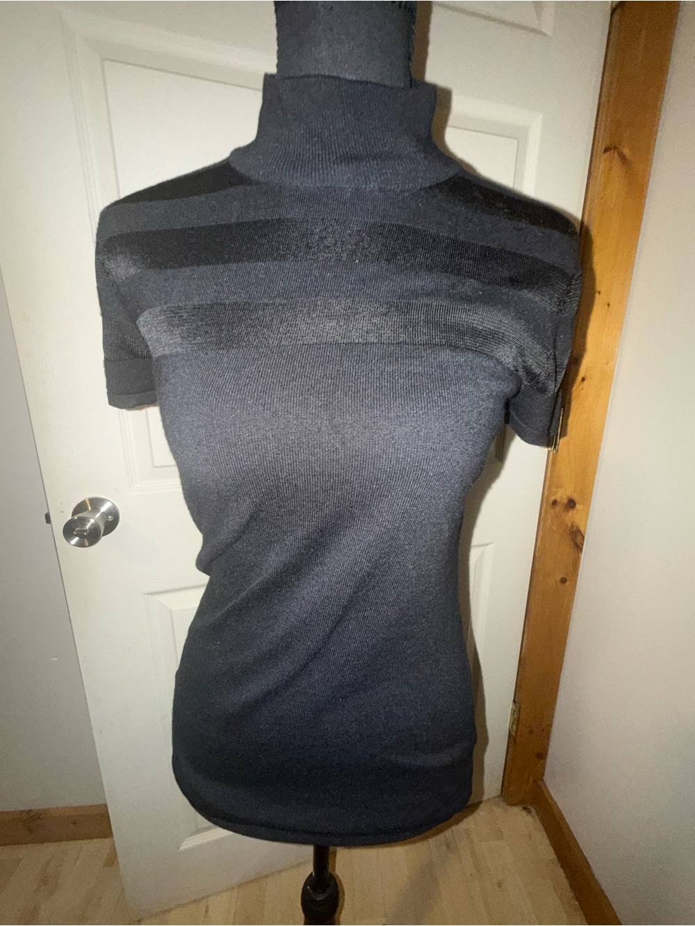 Carmen Marc Valvo Black Short-Sleeve Mock Turtleneck Knit Top, Size S